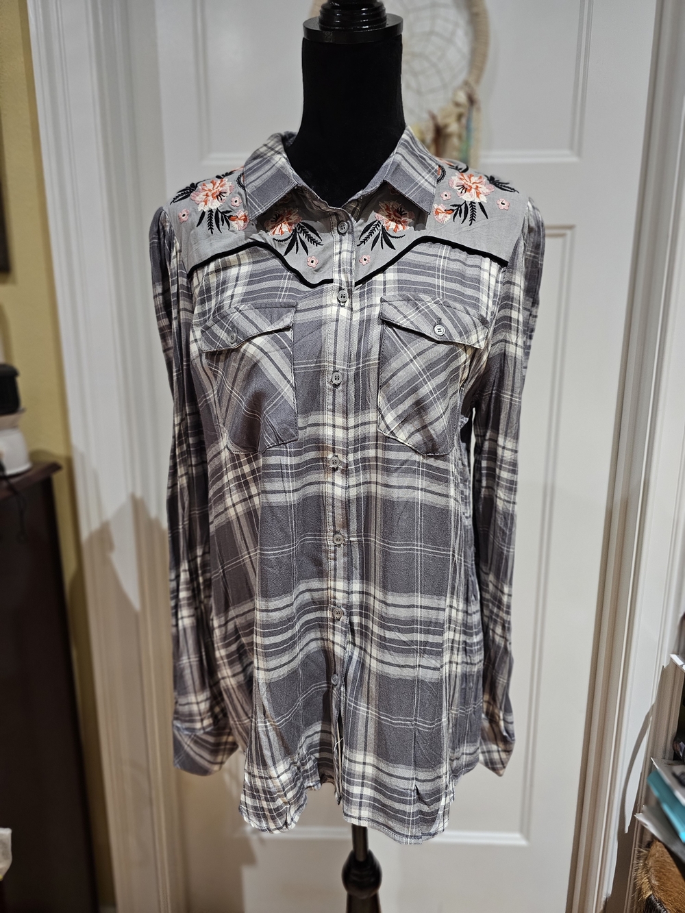 Wonderly Western Gray Plaid Button-Front Shirt with Floral Embroidered Yoke